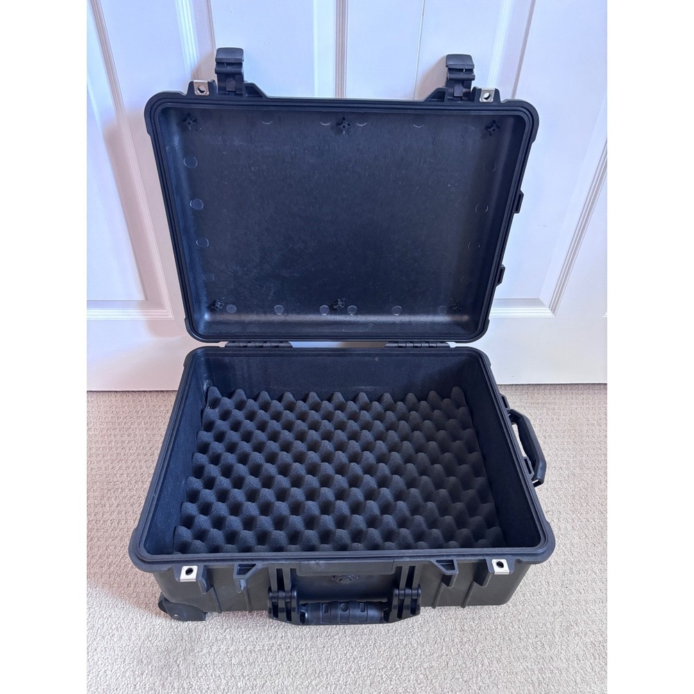 Pelican 1560 Case Black Wheeled Rolling Hard Protective Case Foam and Handle - Picture 10 of 11